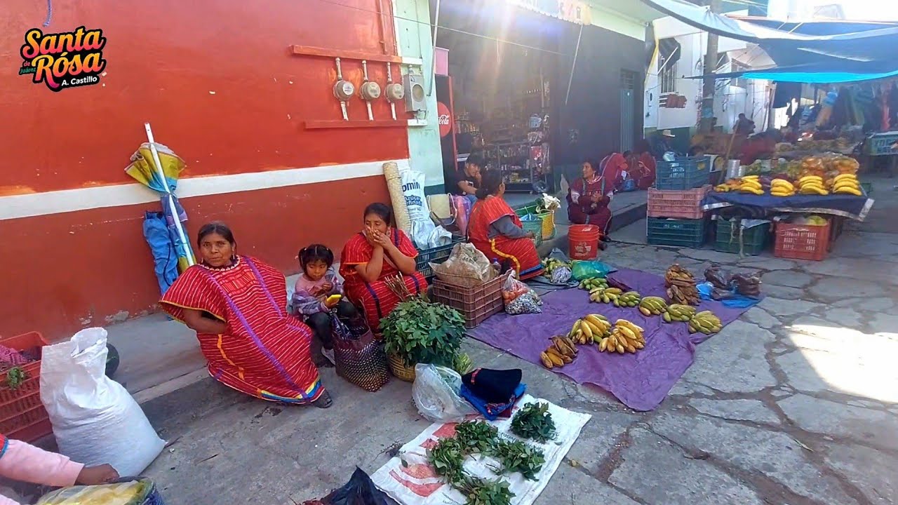 Día de tianguis en Santiago Juxtlahuaca, Oaxaca. 