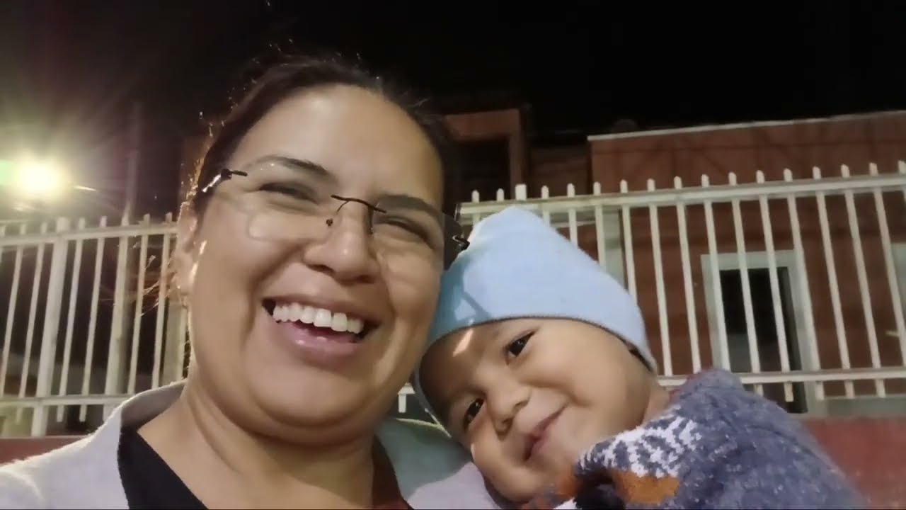 CELEBRAMOS EL DIA DE REYES EN EL BARRIO, PARTIMOS LA ROSCA DE REYES