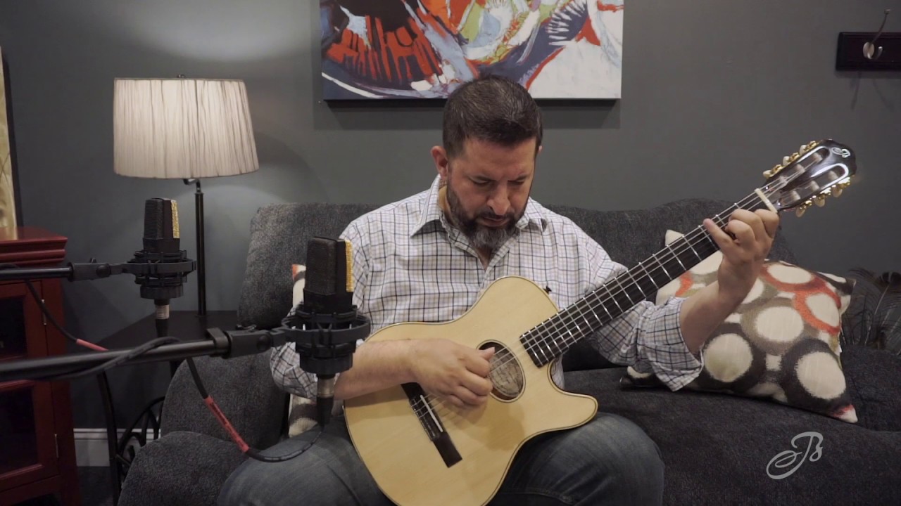 Luis Diaz playing Buscarino Starlight Nylon Unplugged  