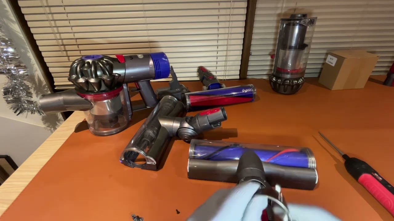 Why Your Dyson V7 Head Won&rsquo;t Spin & How to Fix It! [3 Common Issues & Solutions]