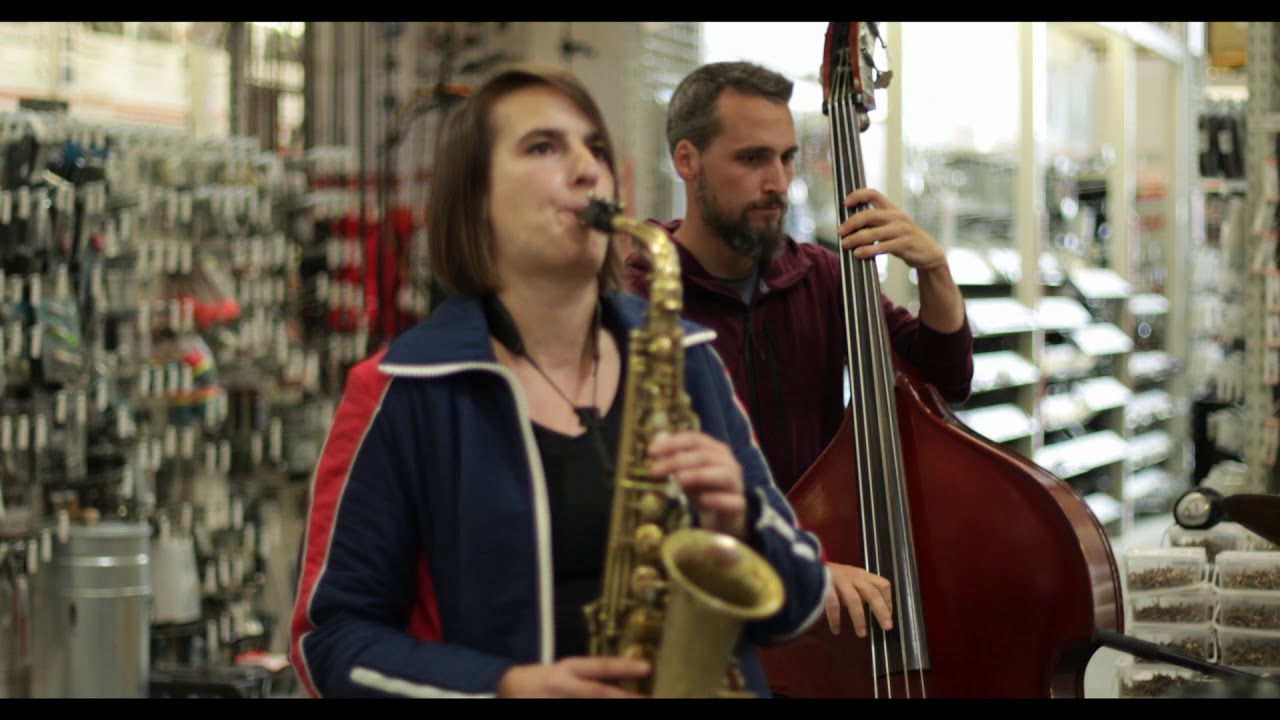 Kati Briens Dream Band - Sampampe (official live music video)