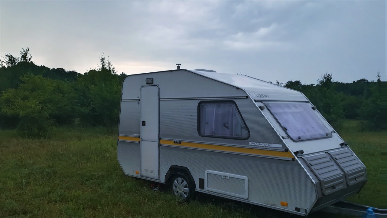 Pe seara la o partida de obleti si off camping cu rulota