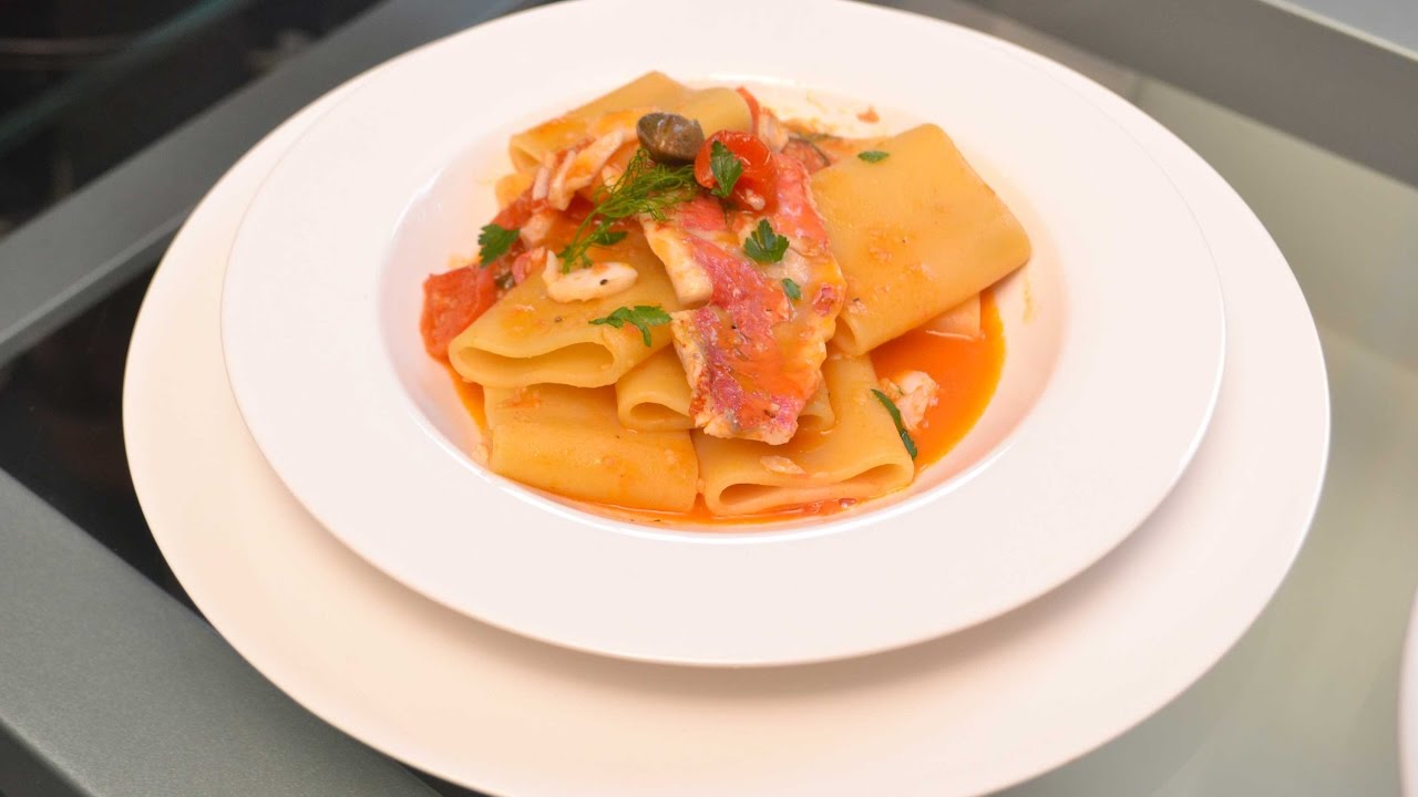 Paccheri con triglie, pomodorini e capperi