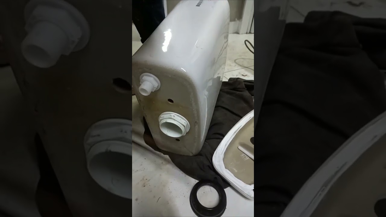 vazamento na caixa acoplada ...não tem chave vai de improviso😉