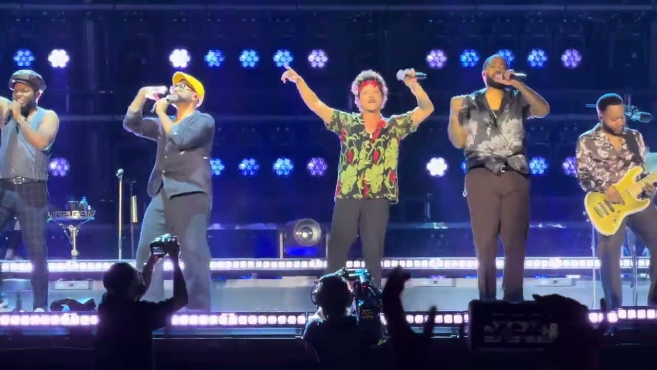 Bruno Mars - 24k Magic Live in Mexico City