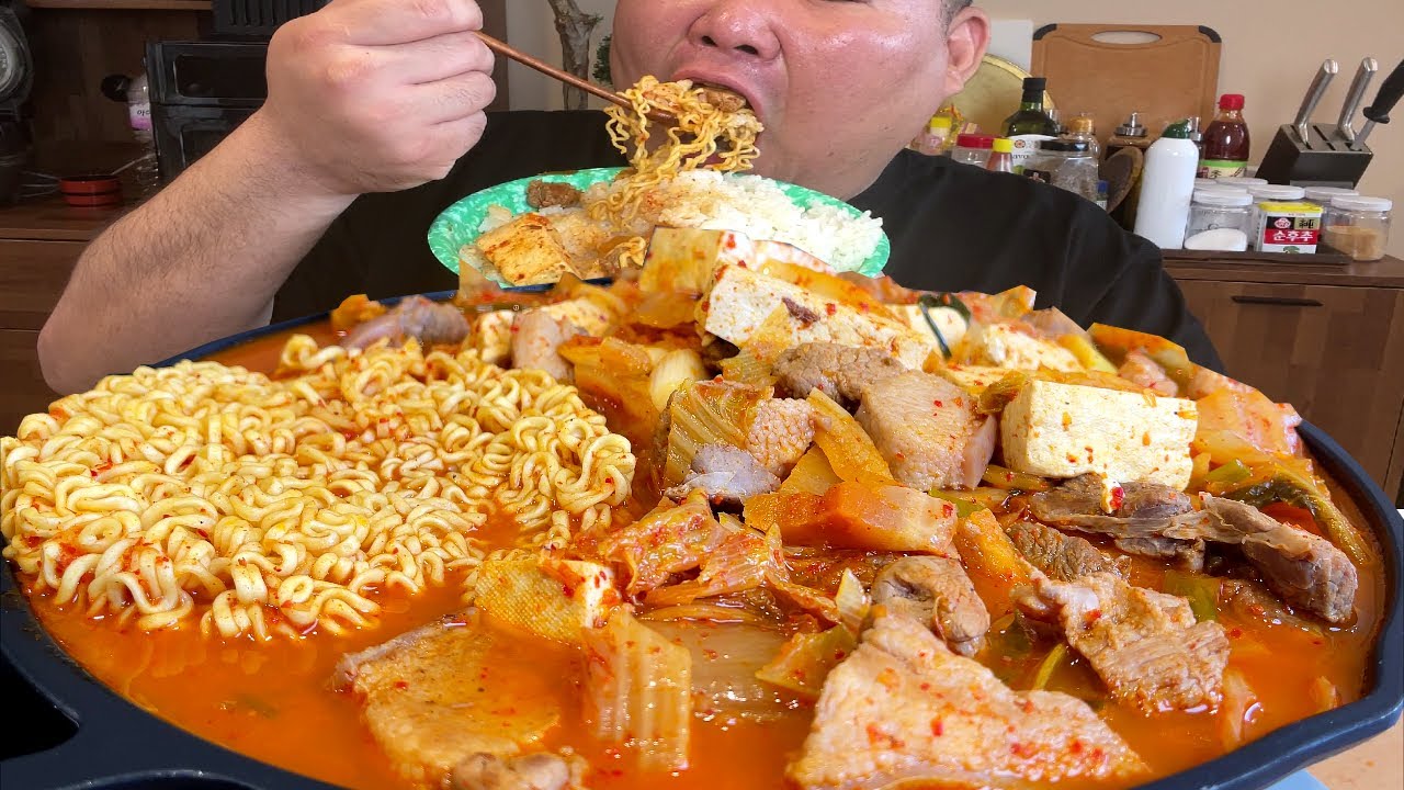 쌀밥이 삭제되는 ' 돼지(뒷고기) 김치찌개 ' 반찬이 필요없습니다. MUKBANG