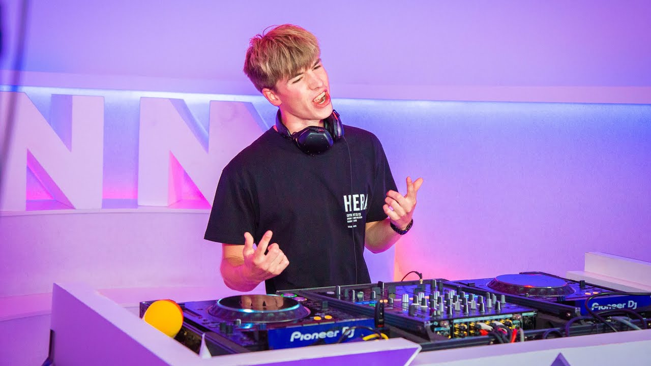 MNM START TO DJ HALVE FINALESET: VOLTRACK
