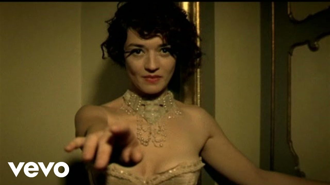 Carmen Consoli - Non Molto Lontano Da Qui