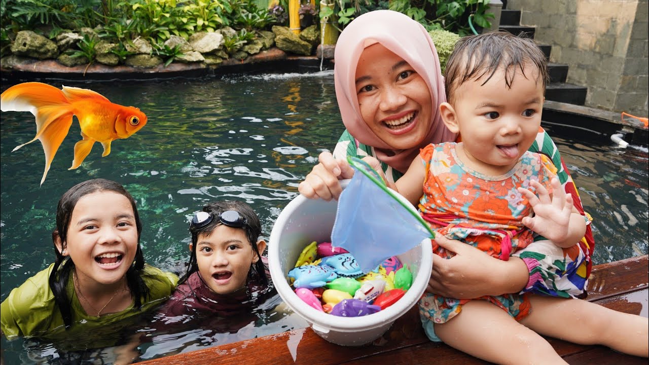 BERENANG Dan BERMAIN TANGKAP IKAN WARNA DI KOLAM | Salsa and family