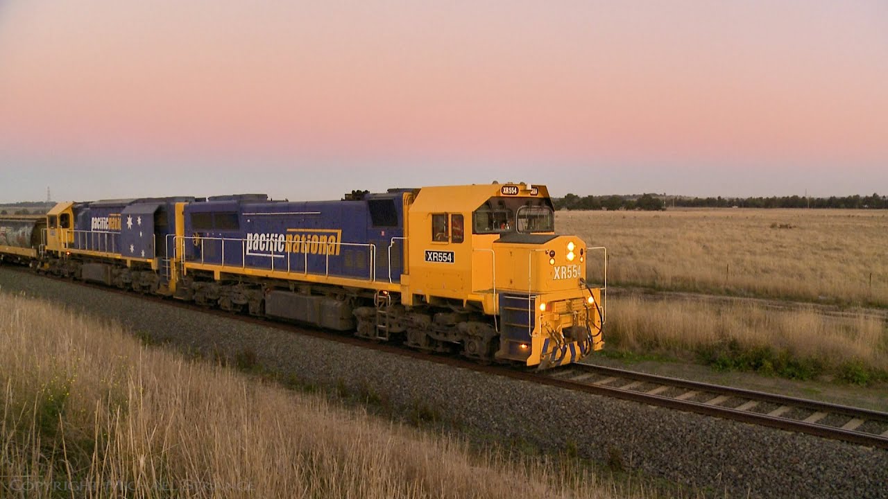 Broad Gauge Grain Train With XR Class Diesel Locomotives (30/5/2021) - PoathTV Australian Railways