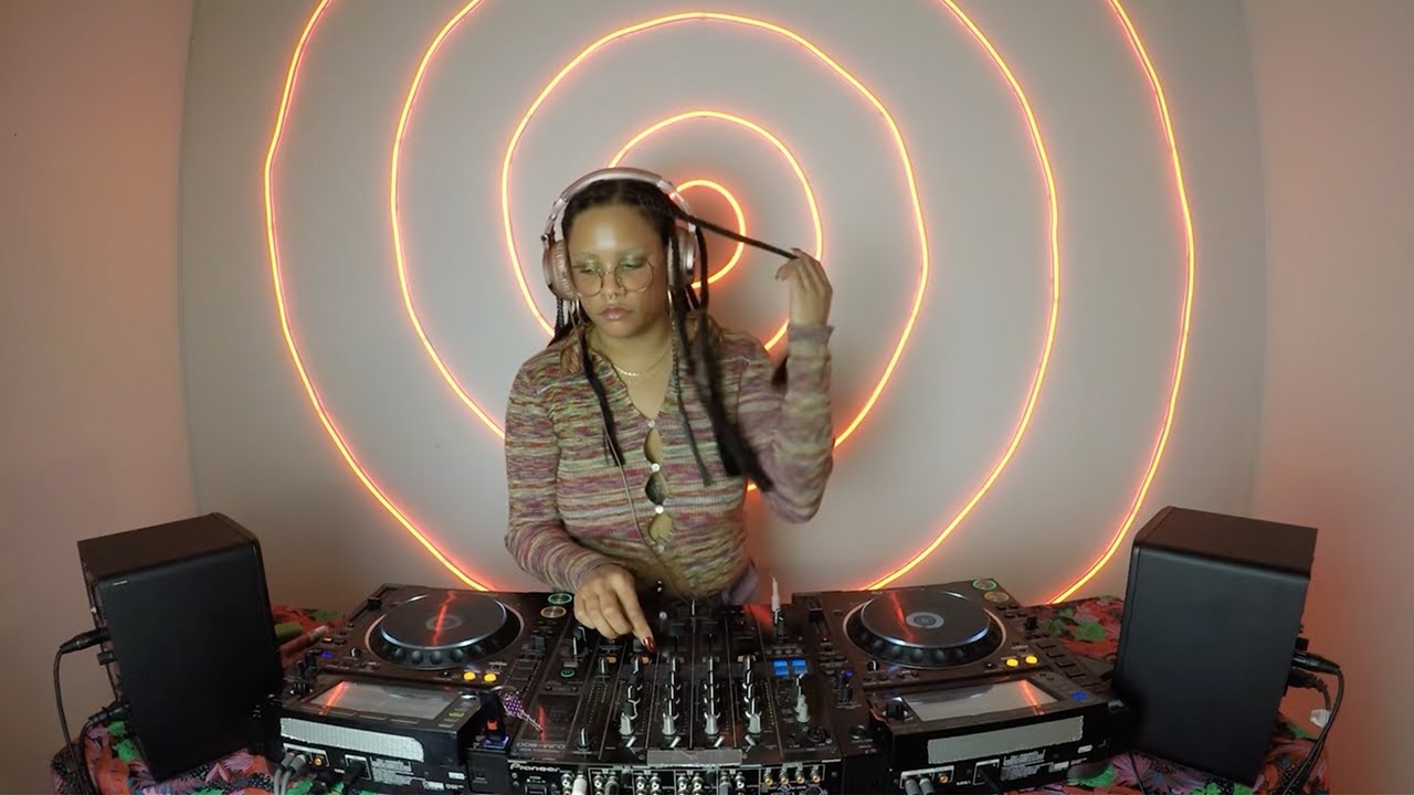 Juke & Breaks Mix in a New York Studio | discnogirl