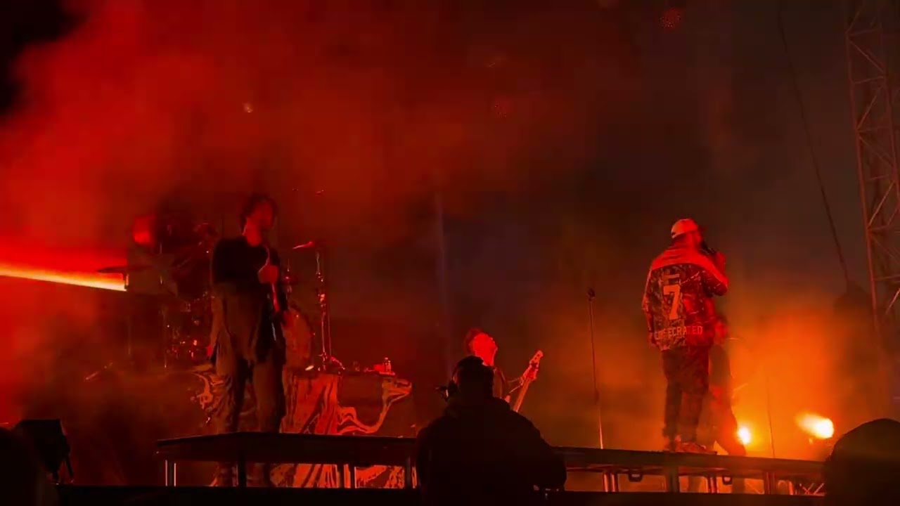 Asking Alexandria Into The Fire live 2025