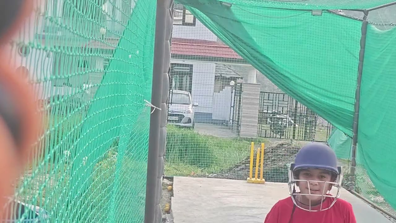 Ludhiana Punjab se aaya bacha cricket khelne......
