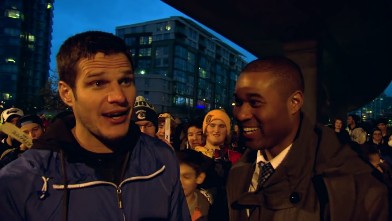 Kevin Bieksa vs Ryan Kesler in Road Hockey | Cabbie Presents