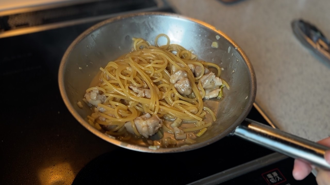 This Garlic Butter Soy Chicken Pasta Is Straight-Up Addictive