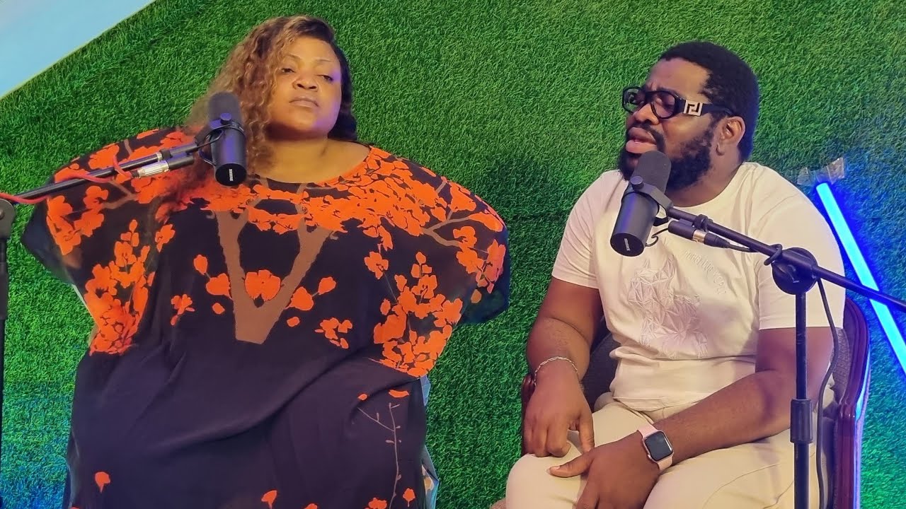 Fr Emmanuel Musongo et la Sœur Eunice Manyanga dans medley  yaweh sala + ozali nzambe yaweh kumama