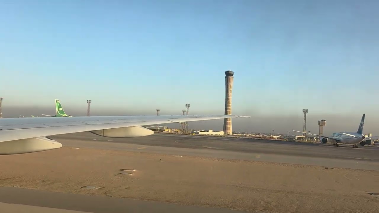 Egypt Air 777-300er landing in Cairo