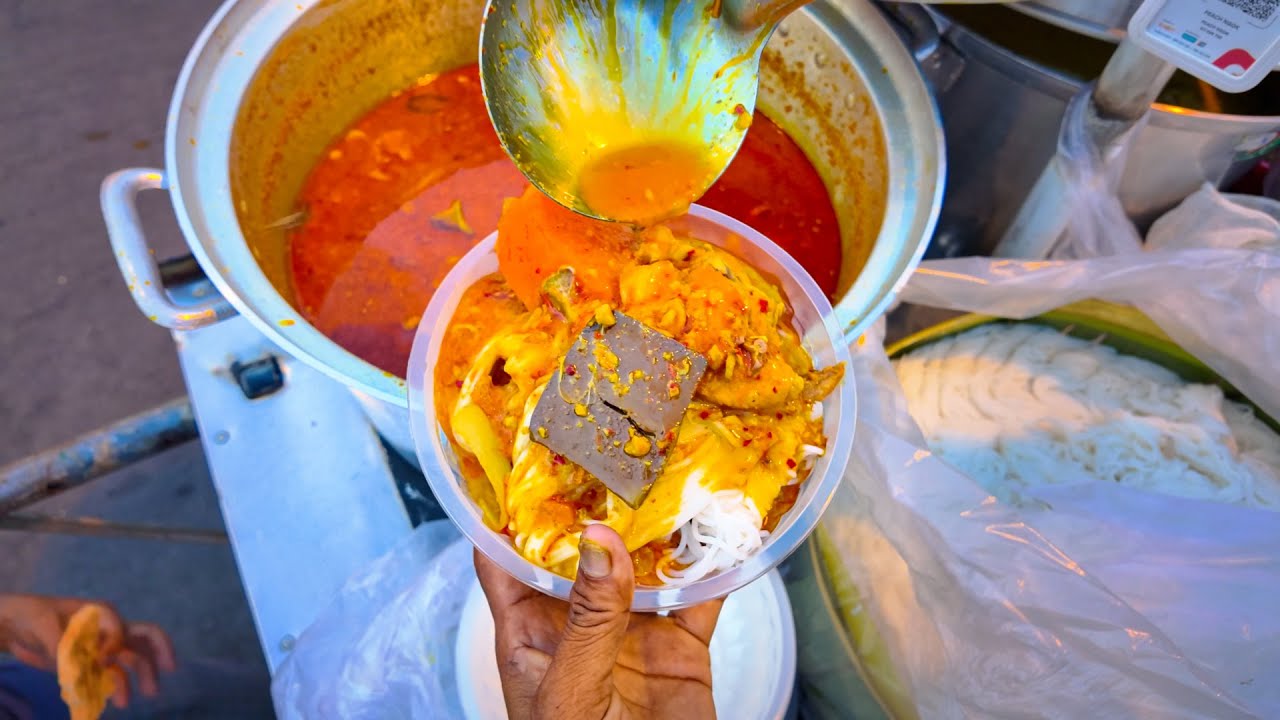 Popular Street Food Khmer Noodle 🍜 | Authentic Cambodian Breakfast 🇰🇭