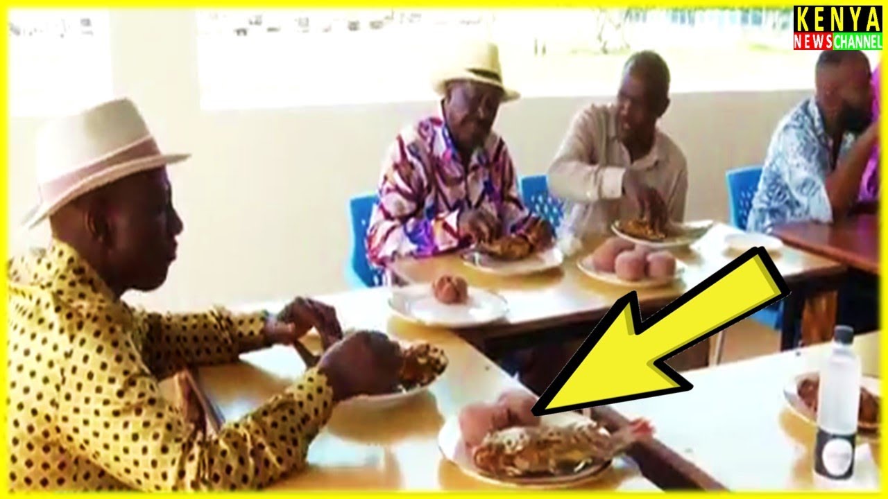See how Ruto ate Fish after Raila took him to a Fish Market in Homabay