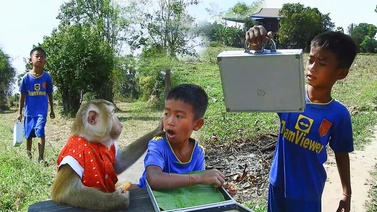 SokYaa Surprises the Kids and Becomes Everyone’s Best Friend
