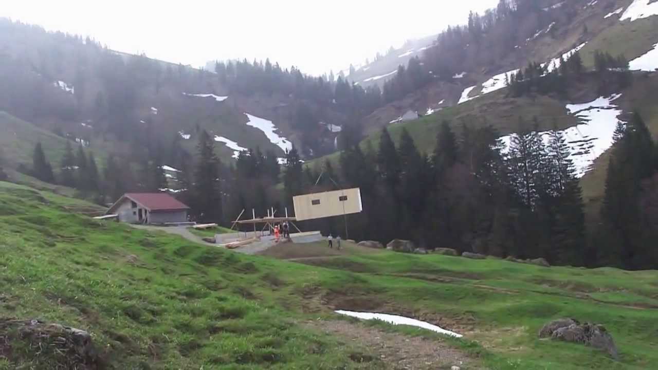 Heli Linth fliegt Alpstall auf Alp Bälmli