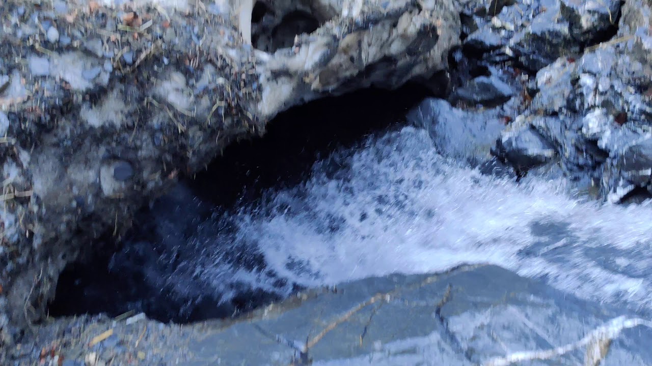 Eau qui s'engouffre dans l'&eacute;boulis