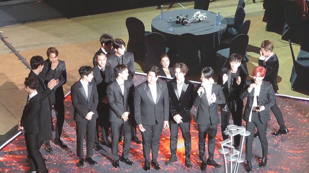 [FANCAM 직캠] 171115 EXO 엑소 Super Junior 슈주 cute interactions/ FABULOUS AWARD @ Asia Artist Awards