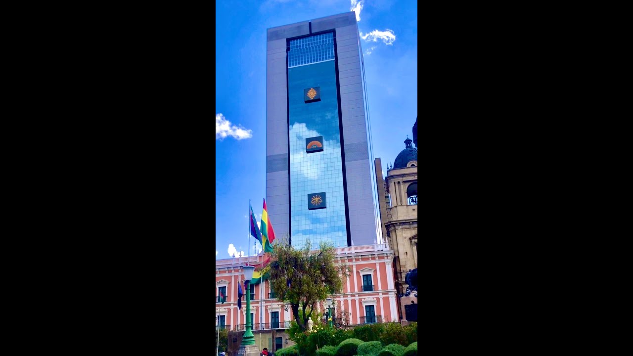 Bonny Lovy - En la plaza Murillo La Paz Bolivia