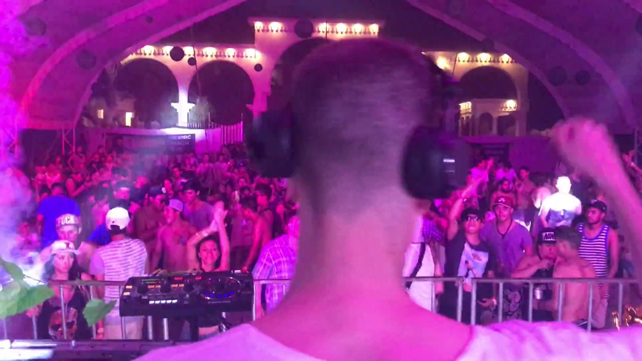 Fernando Mesa live at Selenic Beach, Acapulco 2017
