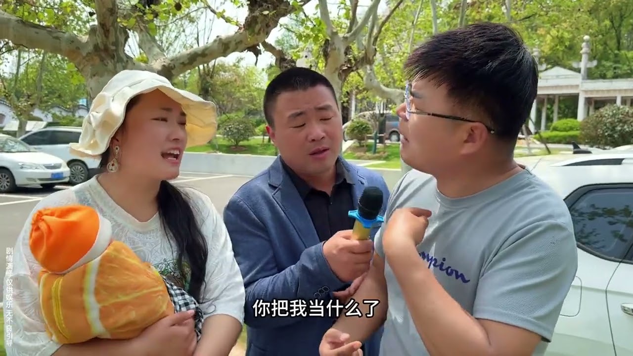 離了兩年的妻子回來求複合結果被丈夫果斷拒絕，還把調解揍了#家家有本難念的經 #調解員被打 #家庭調