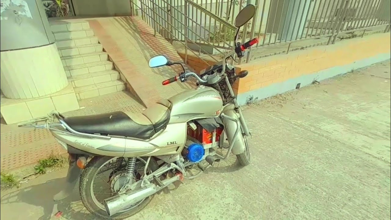 কালিয়াকৈর ট্রেন স্টেশনে ইলেকট্রিক মোটরসাইকেল