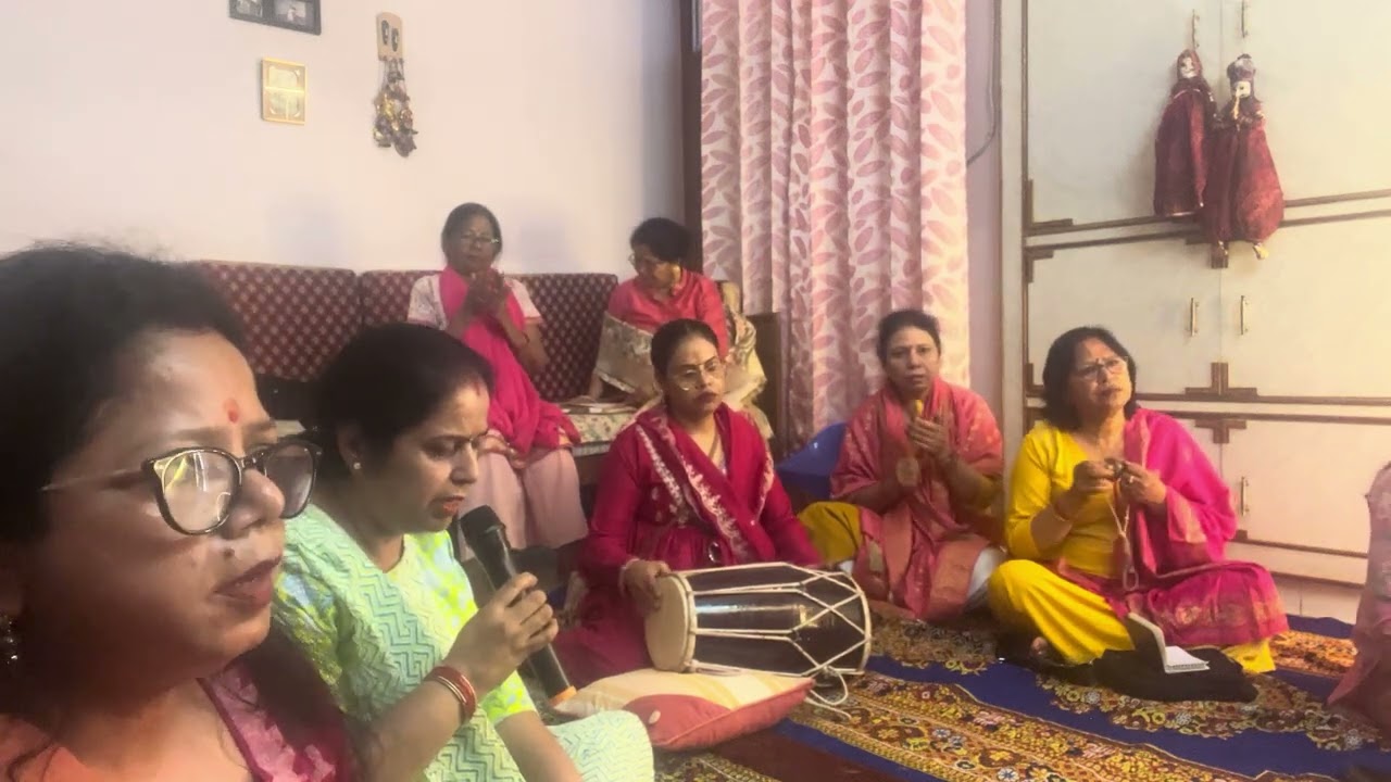 बहुत सुंदर भजन , लक्ष्मण कहाँ जानकी हुइए ऐसी विकट अंधेरिया मां 
