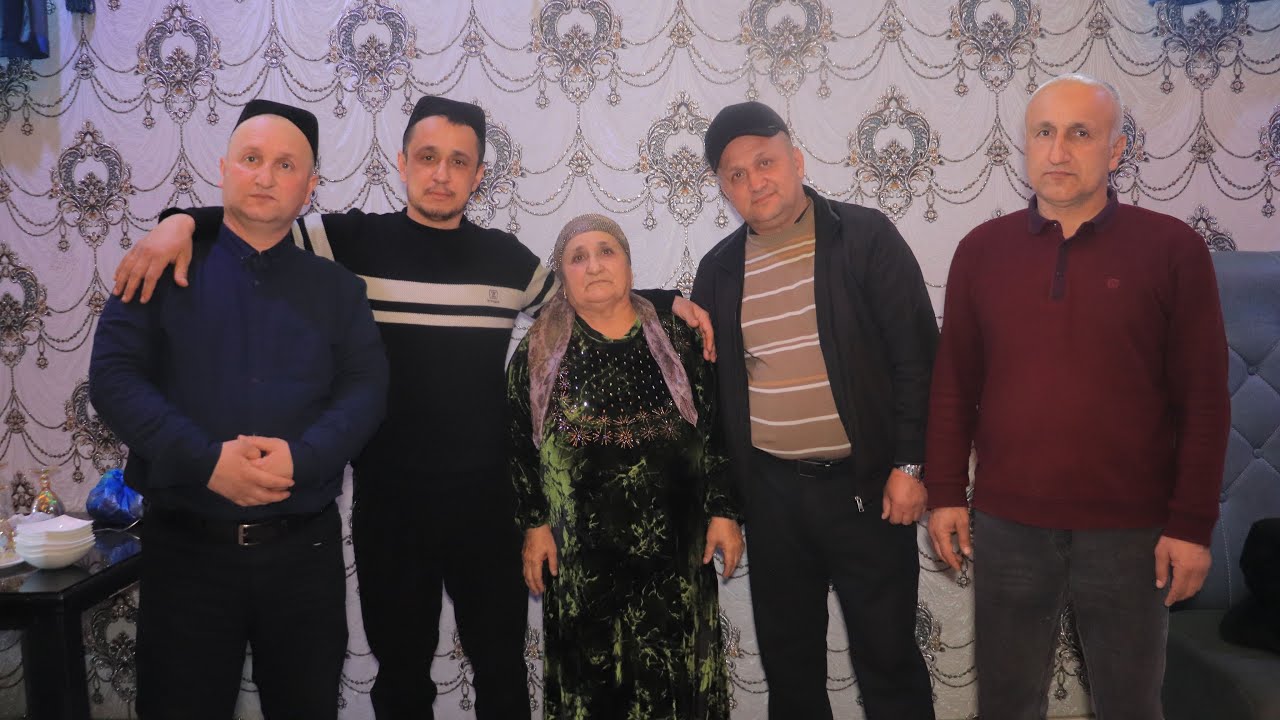 Зодрӯз муборак Турсунби биби, табрик аз номи фарзандон дар тарабхонаи Уроқ ота Оқсой