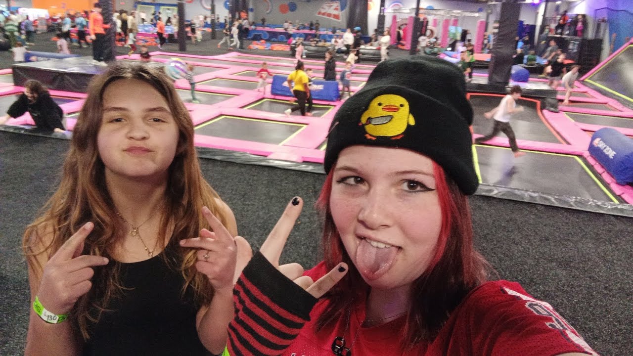 TRAMPOLINE PARK VLOG
