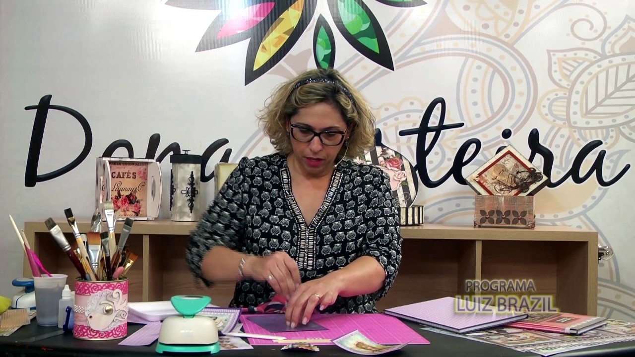 Dona Arteira com Você - 24 - Caderno Escolar com Papel de Scrap