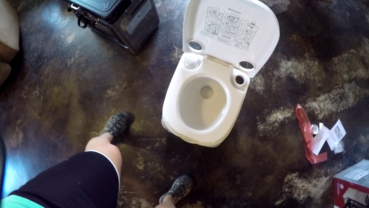 Dometic Portable Toilet 976  -  Gear - Truck Camper #5