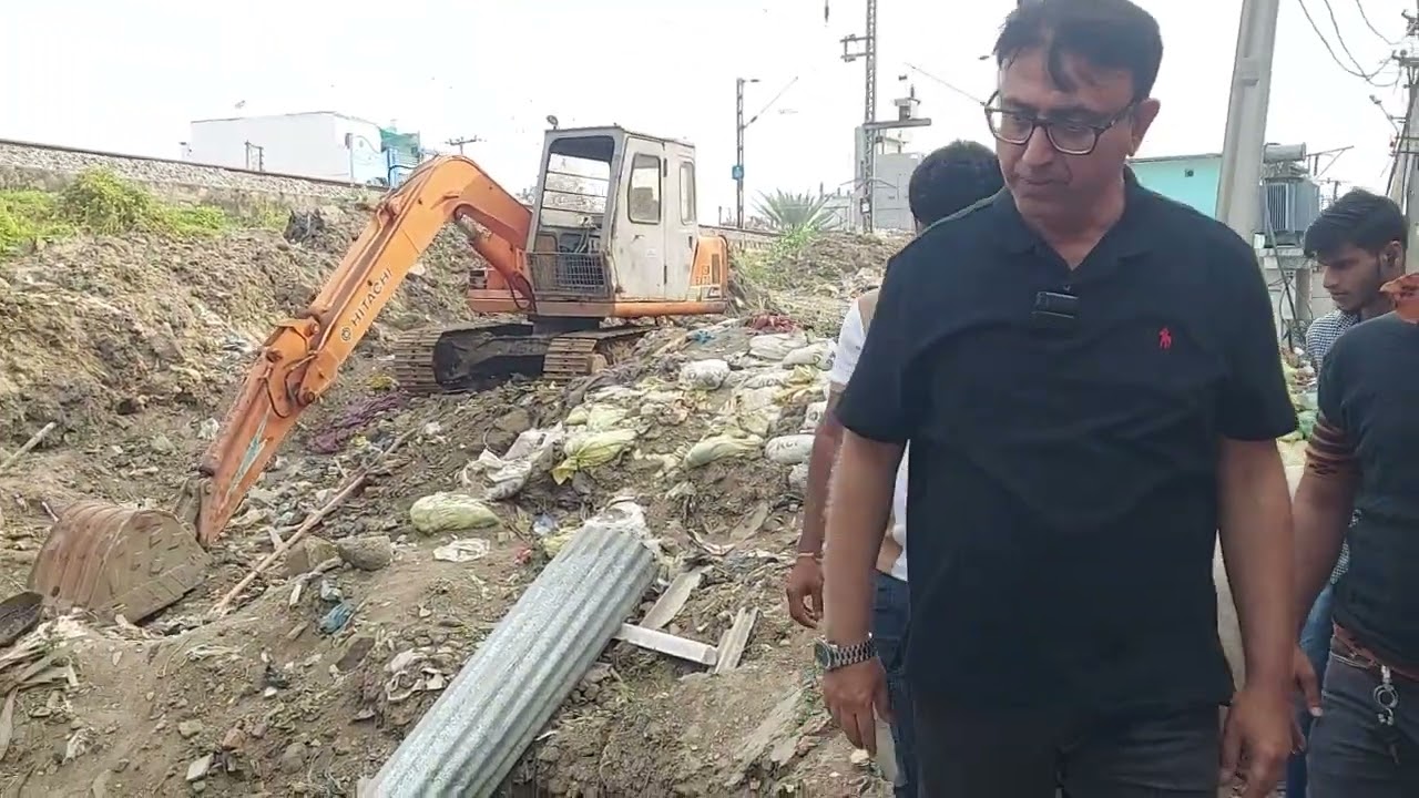 Amjed Ullah Khan (Spokesman) MBT inspected the ongoing Bridge over Nala work in Bhawani Nagar 