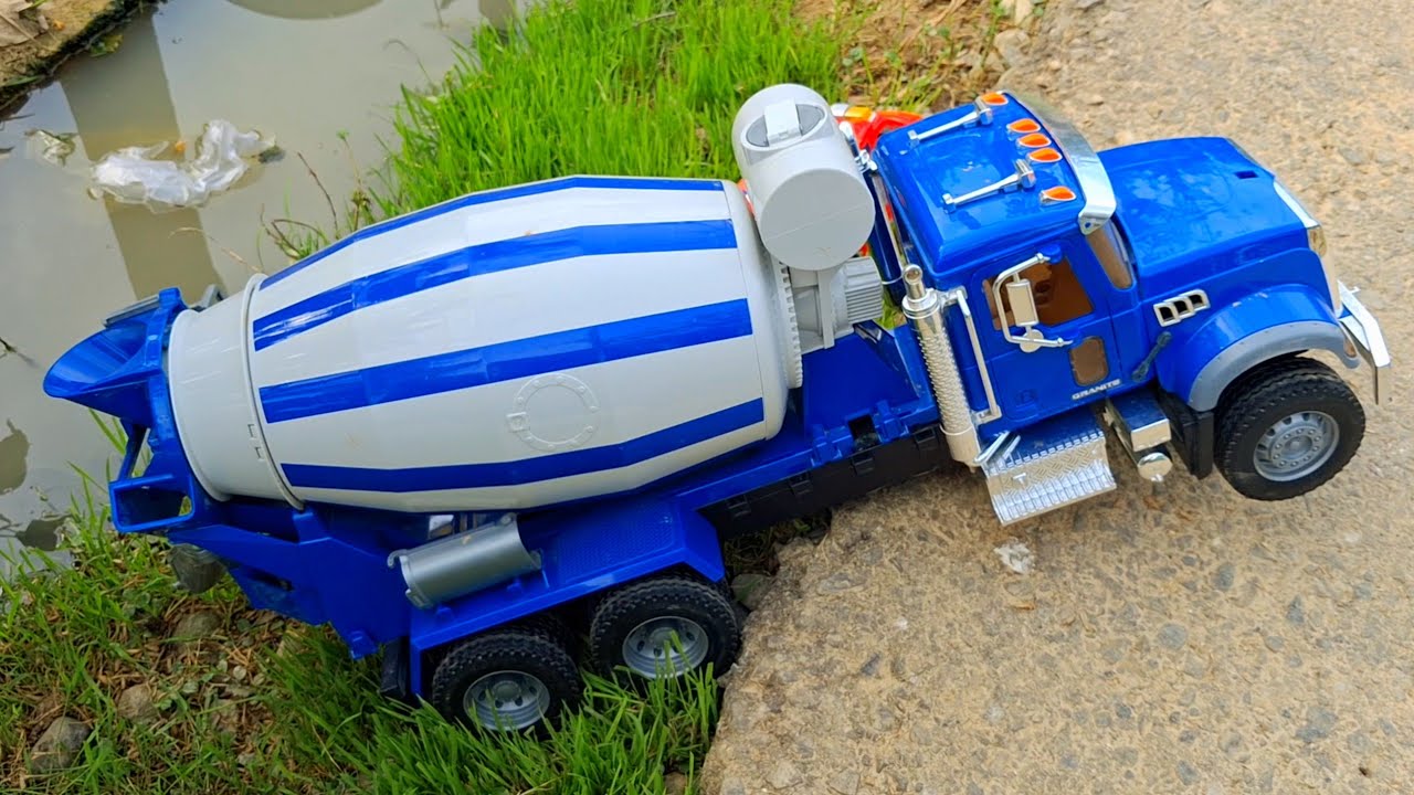 Temukan Mainan Mobil Truk Molen Besar, Truk Pasir, Tayo, Mobil Polisi, Truk Kontainer Panjang.