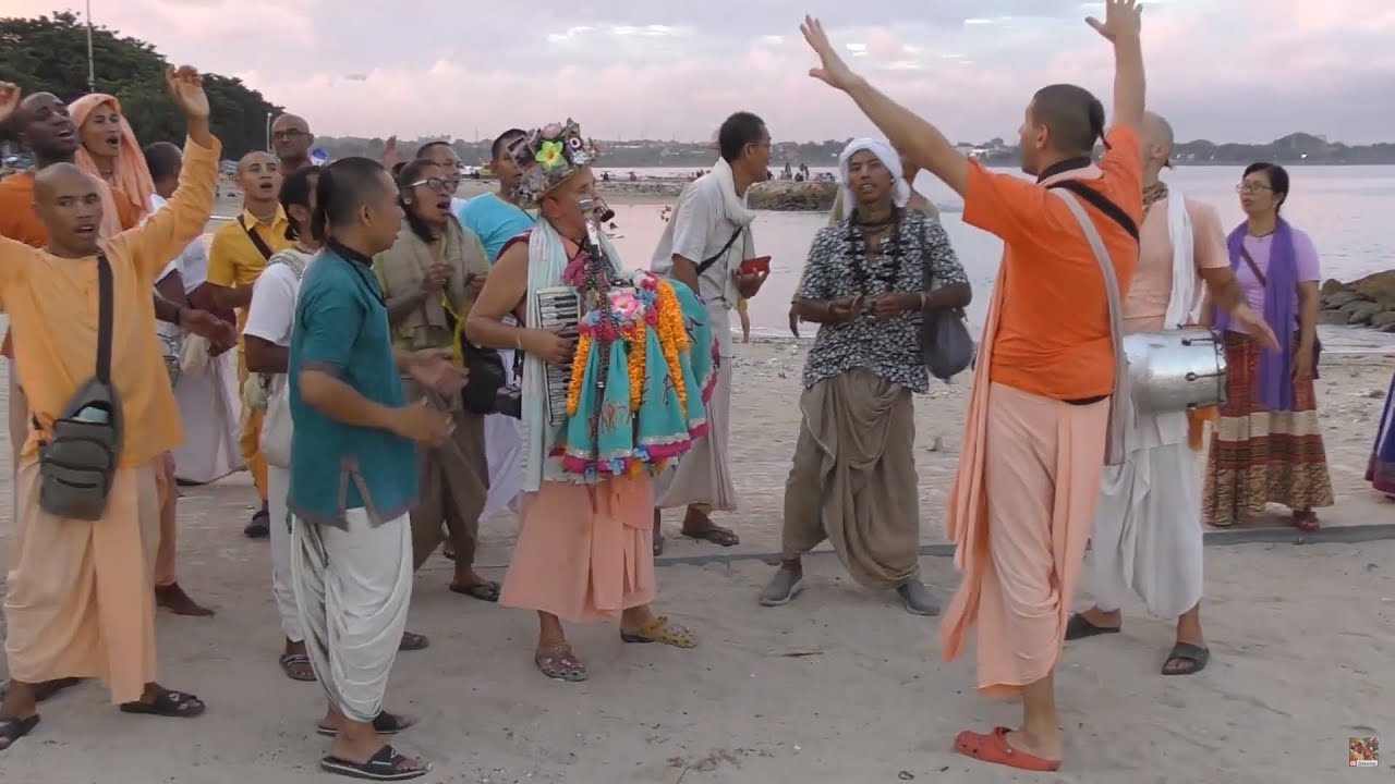 Harinam Ruci & HH Mahavishnu Swami - Bali beach harinam 29.03.2019