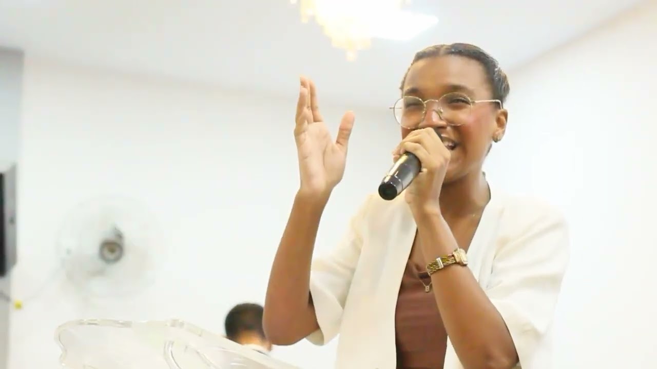 O segundo dia da festividade dos 57 anos da Almira de Deus foi marcado por uma atmosfera de profunda