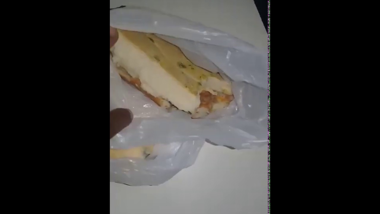 Mulher denuncia distribui&ccedil;&atilde;o de p&atilde;o estragado no HRG em Guanambi.