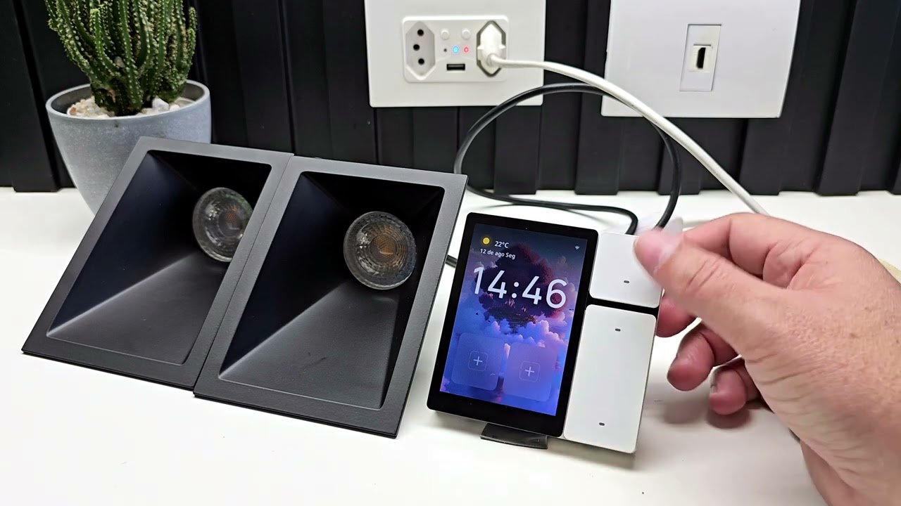 Painel Inteligente, Hub BLE Mesh Integrado, controle IR, Interruptores físicos e visualizar Cameras
