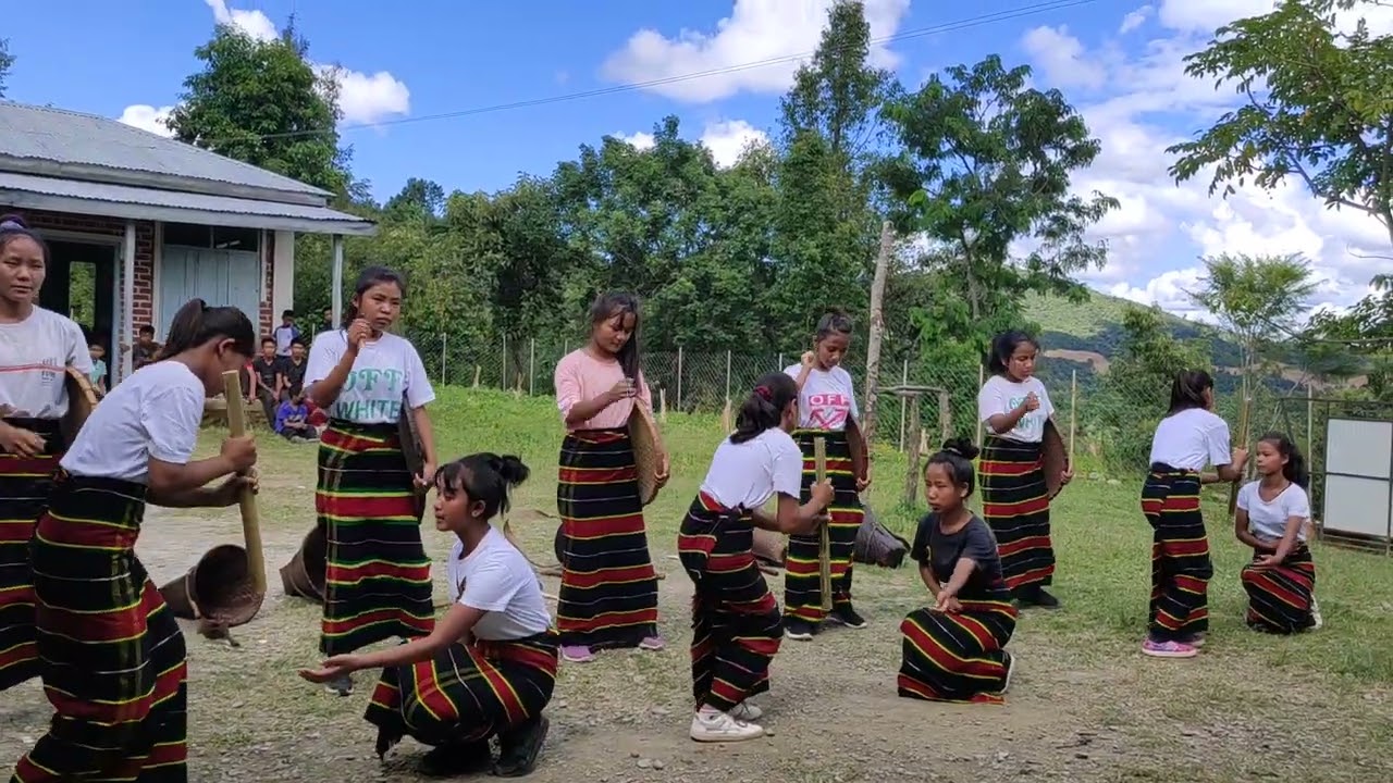 Zomi cultural dance , Ih Zougam khan touh nang             Suangdoh High School naupang te kizil lai