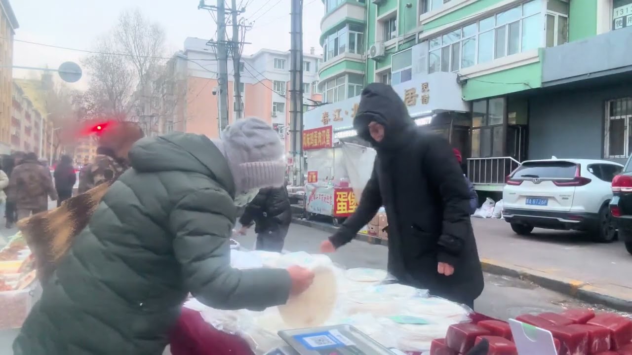 哈爾濱偶遇開百萬豪車擺攤大哥，小龍受影響早市幹完又乾全天，一定要開上豪車 #摆摊  #創業 #哈爾濱 #哈尔滨早市 #早市 #大集