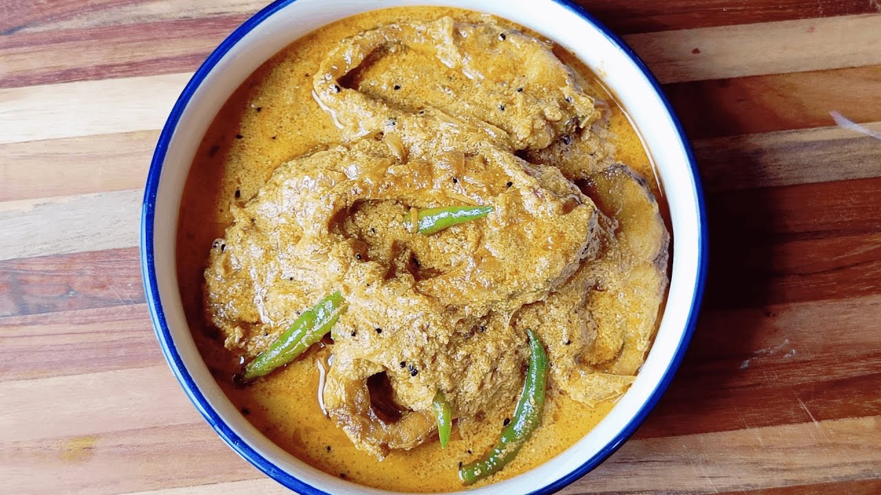 Shorshe Posto Diye Machh'er Jhal | Bengali Fish Curry Recipe With Mustard & Poppy