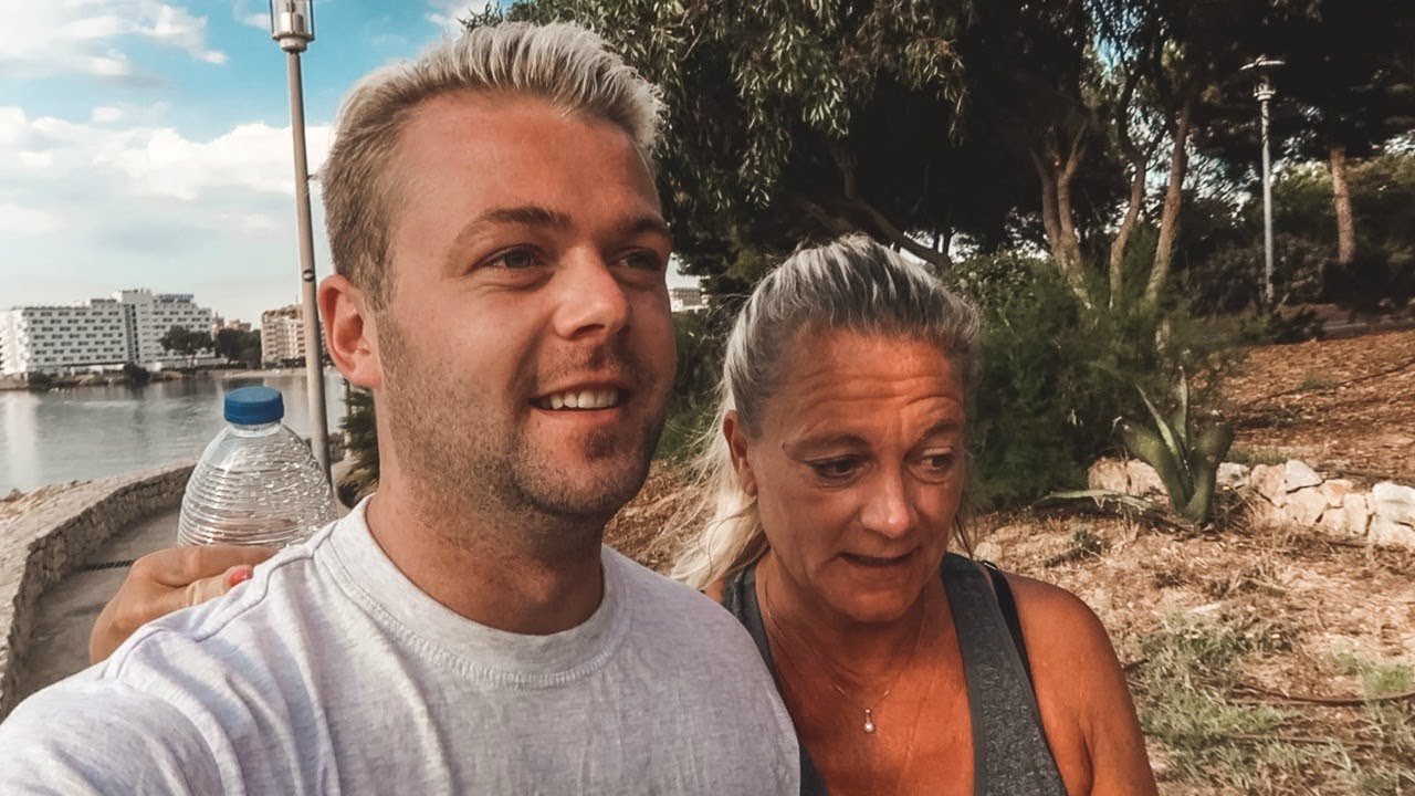 BÅDA VÅRA FAMILJER PÅ MALLORCA