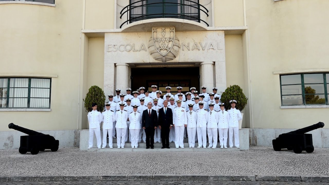 Cerimónia de Juramento de Bandeira e Entrega de Espadas na Escola Naval