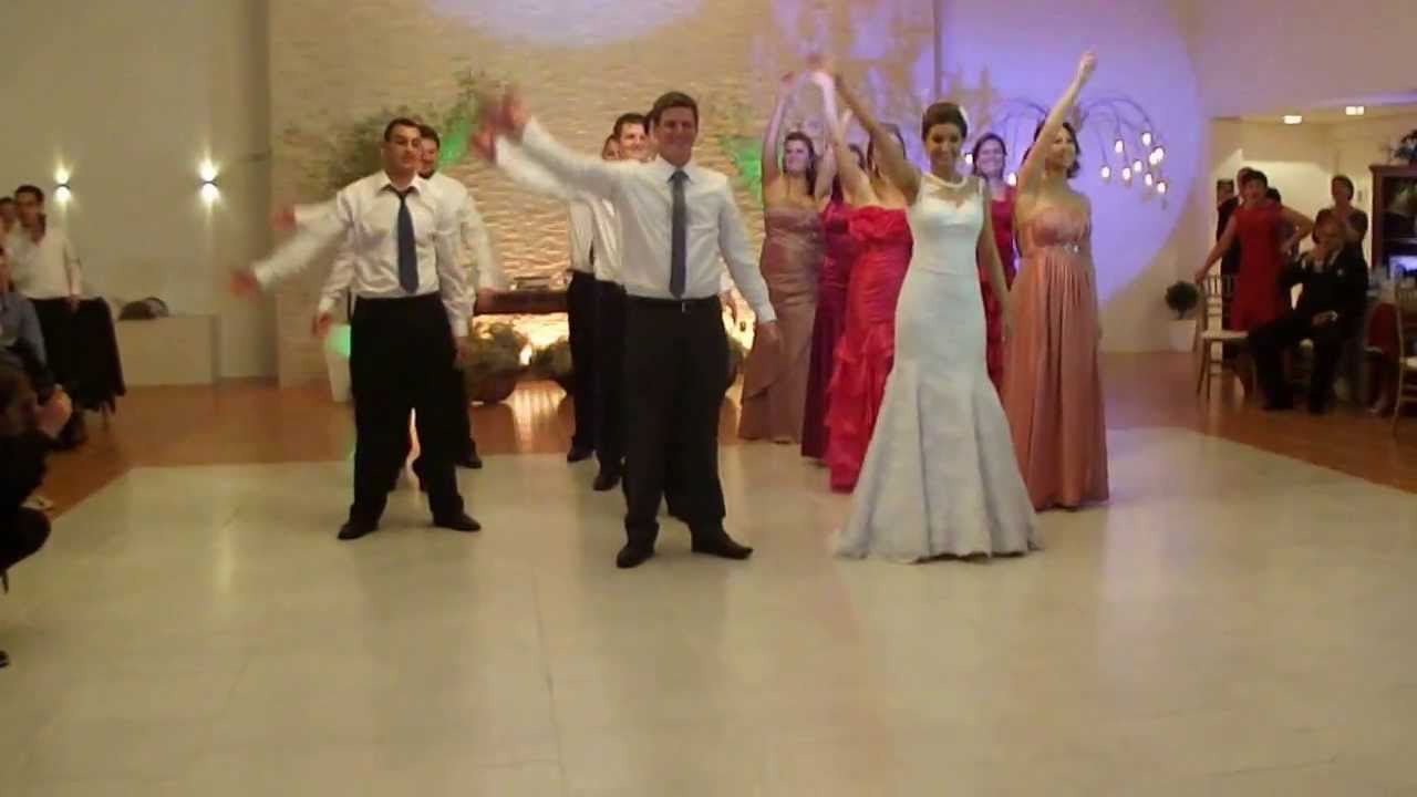 Dança surpresa dos noivos e padrinhos de casamento de Lícia e Cristian