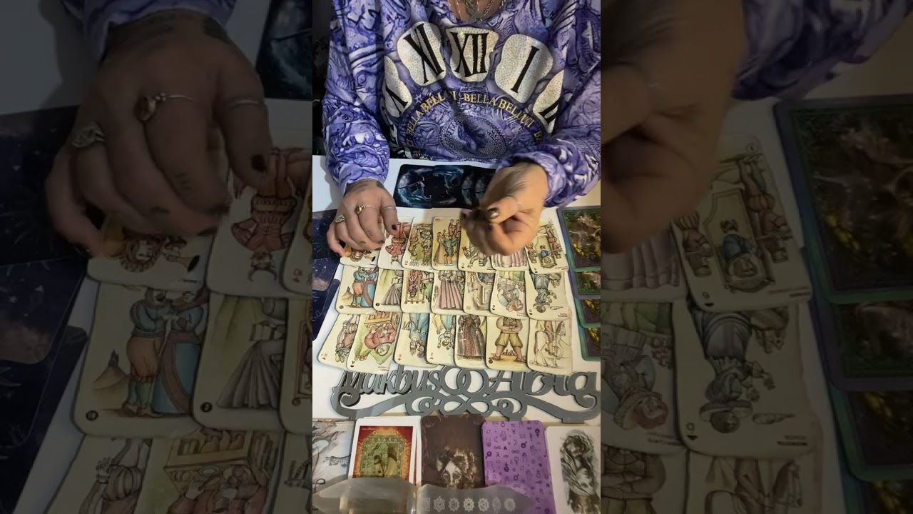 AKLINDAKİ KİŞİ SENİ DÜŞÜNÜYOR MU💛✨#tarot #keşfet #keşfetedüş 