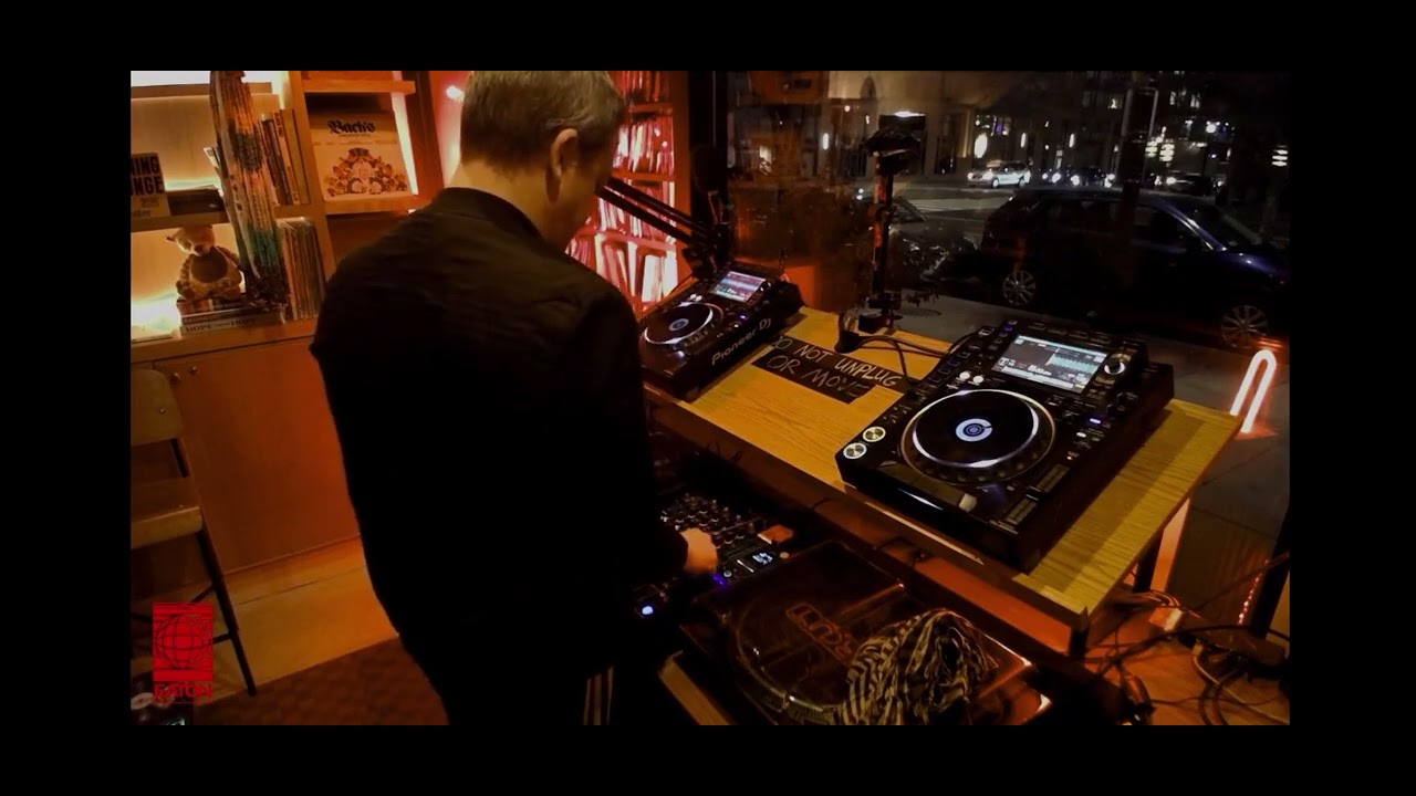 Soundroom at the Eaton Radio Dc. By Maximiliano 